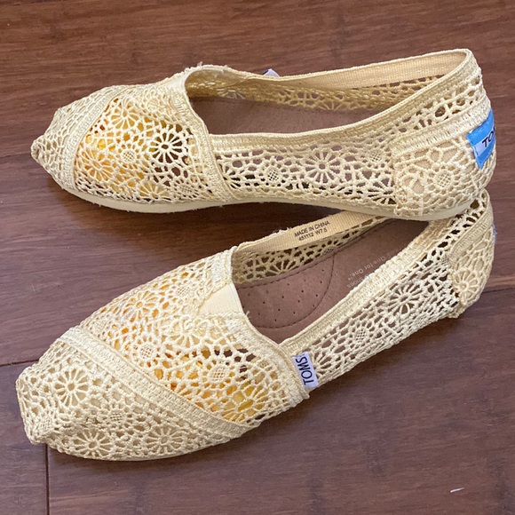 Toms - Picture 2 of 5